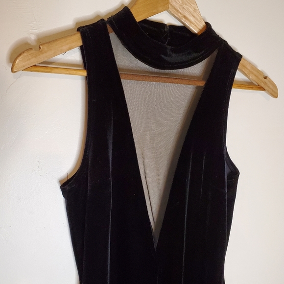 Black Velvet 80s Sleeveless Halter Dress with Low-Cut Mesh Front Chest - Picture 3 of 15